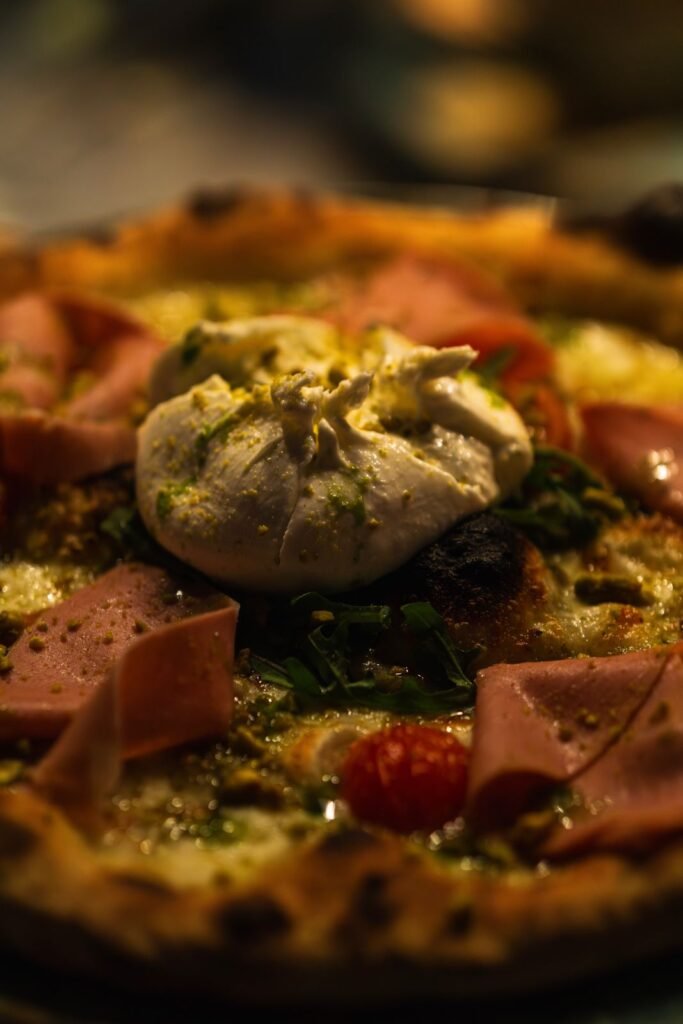 Pizza mit Mortadella und Pistazien beim Italiener in Bad Honnef – Fatto per te