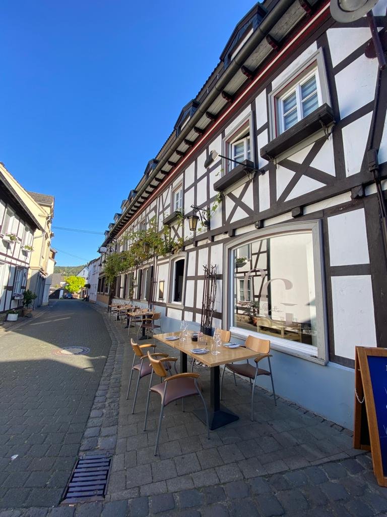 Fassade des spanischen Restaurants Con Gusto in Unkel